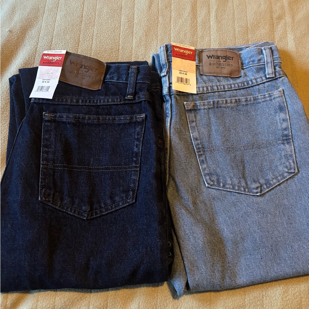 Wrangler Men's Relaxed Jeans - Deep Indigo and Light Denim